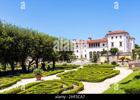 Vizcaya Museum à Miami sous ciel bleu Banque D'Images