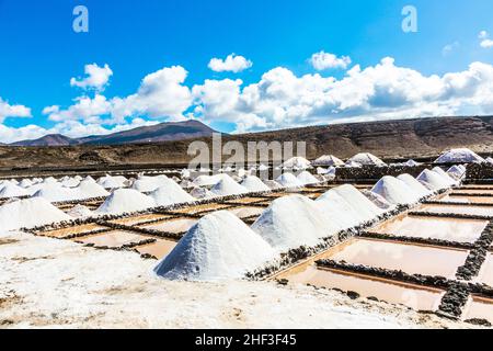 Dans l'amas de sels de salines de Janubio à Lanzarote Banque D'Images