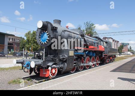 Kaliningrad, Russie - août 04 2019 : vue de l'ancienne locomotive à la gare ferroviaire le 04 2019 août à Kaliningrad, Russie. Banque D'Images