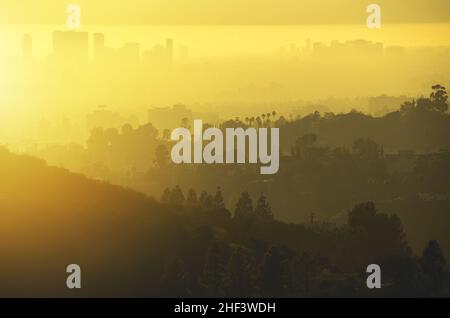 Californie du Sud agglomération de Los Angeles.West Hollywood et Santa Monica Foggy Hills Panorama.États-Unis d'Amérique. Banque D'Images