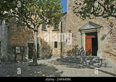 Église de Sant Andreu à Orrius de la région de Maresme province de Barcelone, Catalogne, Espagne Banque D'Images