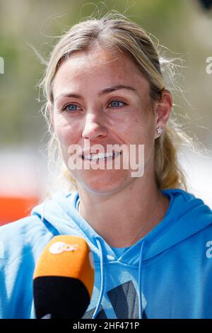 Melbourne, Australie.14th janvier 2022.Tennis : Grand Chelem, Open d'Australie.Angelique Curber, de l'Allemagne, parle lors d'une interview.Credit: Frank Molter/dpa/Alay Live News Banque D'Images