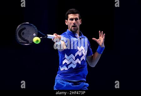 Photo du dossier datée du 21-11-2020 de Novak Djokovic.L’avenir de Novak Djokovic reste incertain à l’approche de l’Open d’Australie.Avec moins de 72 heures pour aller jusqu'à ce que le premier ballon soit frappé en colère au parc de Melbourne, il était encore difficile de savoir si le champion défenseur et la meilleure graine seraient en mesure de prendre part ou seraient déportés du pays.Date de publication : vendredi 14 janvier 2022. Banque D'Images