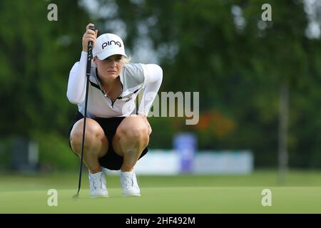 Brisbane, Australie.14th janvier 2022.Cassie porter donne sur le vert sur le 18th trous à Brisbane, en Australie, le 1/14/2022.(Photo de Patrick Hoelscher/News Images/Sipa USA) crédit: SIPA USA/Alay Live News Banque D'Images