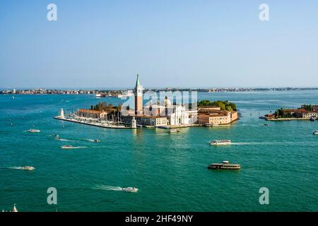 Vue panoramique sur l'église de San Giorgio Maggiore et le Grand Canal, Venise, Italie. Banque D'Images