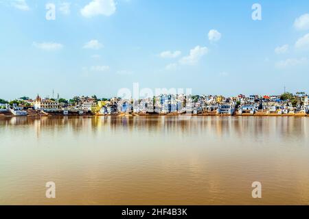 Vue sur le lieu sacré de la ville hindoue Pushkar avec le lac Pouchlkar, Rajasthan, Inde. Banque D'Images