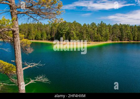 McGinnis Lake North Kawarthas Ontario Canada au printemps Banque D'Images