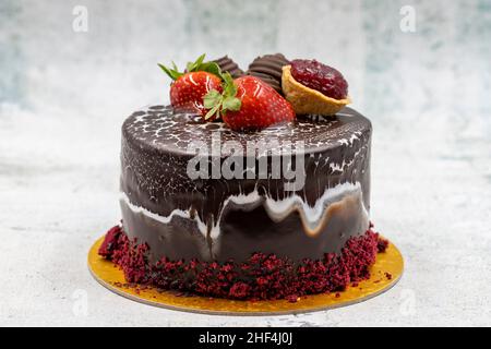 Gâteau au chocolat sur fond de pierre.Produits de pâtisserie. Gros plan Banque D'Images