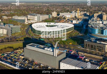 Photo aérienne du campus de Cambridge Biomedical qui comprend l'hôpital Addenbrooke, le bâtiment de R&D d'AstraZeneca et l'hôpital Royal Papworth de Cambridge, Cambridgeshire, Royaume-Uni Banque D'Images