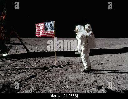 Buzz Aldrin salue le drapeau américain - 20 juillet 1969.Photo de Neil Armstrong / NASA.Mission Apollo 11. Banque D'Images