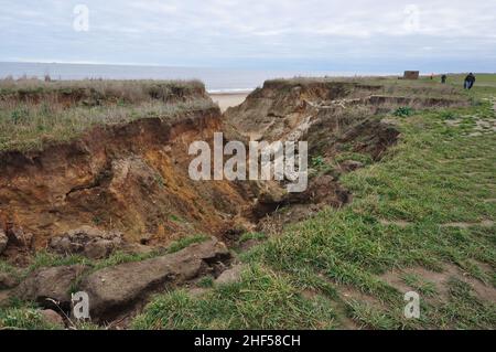 Érosion côtière à Happisburgh, nord-est de Norfolk, Angleterre, Royaume-Uni . Banque D'Images