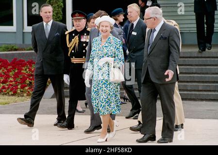 La reine Elizabeth II à l'aéroport de Heathrow 1992 à bord de la Concorde Banque D'Images