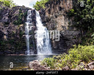 Chute d'eau dans le parc national de Chapada dos Veadeiros dans le quartier trpoical Banque D'Images