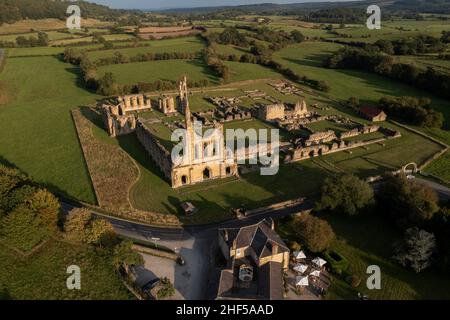 L'abbaye de Byland demeure une abbaye cistercienne près de Coxwold, du North Yorkshire et de Byland Abbey Inn et Tea Rooms Banque D'Images