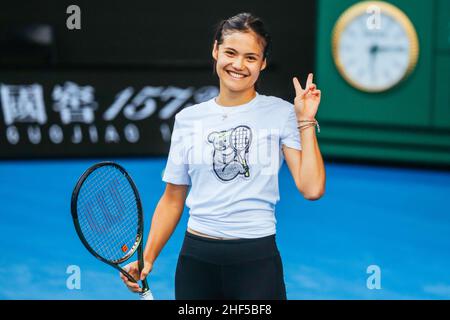 14 janvier 2022 : EMMA RADUCANU de Grande-Bretagne lors d'une séance d'entraînement en prévision de l'Open d'Australie de 2022 à Melbourne Park le 14 janvier 2022 à Melbourne, en Australie.(Image de crédit : © Chris Putnam/ZUMA Press Wire) Banque D'Images