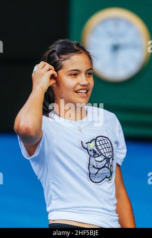 14 janvier 2022 : EMMA RADUCANU de Grande-Bretagne lors d'une séance d'entraînement en prévision de l'Open d'Australie de 2022 à Melbourne Park le 14 janvier 2022 à Melbourne, en Australie.(Image de crédit : © Chris Putnam/ZUMA Press Wire) Banque D'Images