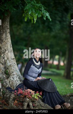 Ho Chi Minh ville, Viet Nam: AO Dai, belle fille en costume traditionnel vietnamien Banque D'Images