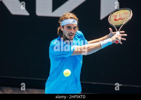 Melbourne, Australie.14th janvier 2022.STEFANOS TSIPSAS de Grèce lors d'une séance d'entraînement avant l'Open d'Australie de 2022 au Melbourne Park à Melbourne, en Australie.(Image de crédit : © Chris Putnam/ZUMA Press Wire) Banque D'Images