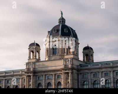 Musée d'Histoire naturelle ou Naturahistorisches Musée à Vienne, Autriche avec l'inscription 'Dem Reiche der Natur und Seiner Erforschung - Kaiser Franz Banque D'Images