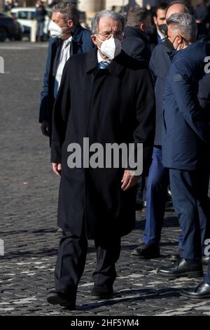 Rome, Italie.14th janvier 2022.Romano Prodi, ancien président de la Commission européenne et ancien Premier ministre italien, assiste aux funérailles d'État du président du Parlement européen, David Sassoli, dans la basilique Santa Maria degli Angeli e dei Martiri, à Rome.David Sassoli meurt le 11th janvier 2022 à l'âge de 65 ans après une « fonction de son système immunitaire ».Crédit : LSF photo/Alamy Live News Banque D'Images