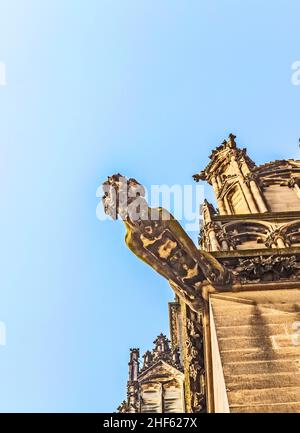 sculpture de gargouille laid au dôme de cologne Banque D'Images