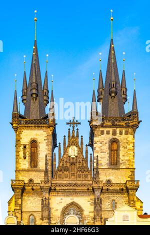 Clochers de l'Église de mère de Dieu avant Tyn à Prague, République tchèque Banque D'Images