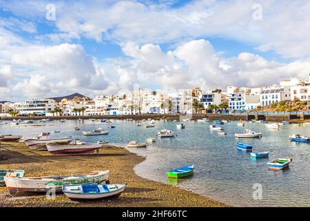 Dans Arrecife Lanzarote Charco de San Gines en Canaries bateaux Banque D'Images