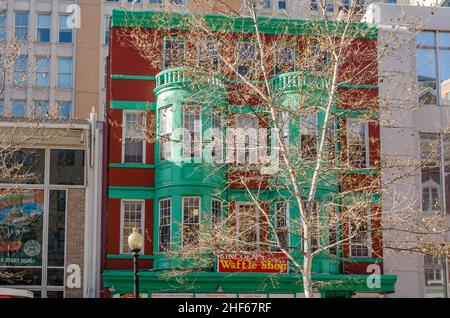 Façade de Waffle Shop multicolore dans le quartier historique de Georgetown et un beau quartier.WASHINGTON DC, VA, ÉTATS-UNIS Banque D'Images