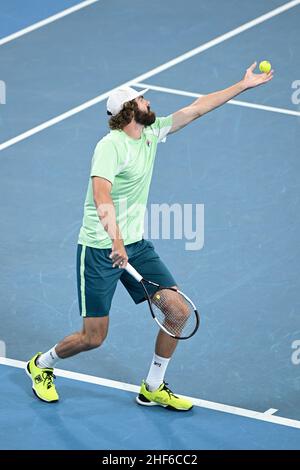 14th janvier 2022 : Ken Rosewall Arena, parc olympique de Sydney, Sydney, Australie ; Sydney tennis Classic,Jour 6 demi-finale: Reilly Opelka des Etats-Unis sert à Andy Murray de Grande-Bretagne Banque D'Images