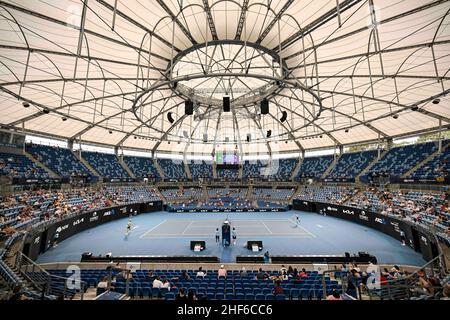 14th janvier 2022 : Ken Rosewall Arena, parc olympique de Sydney, Sydney, Australie ; Sydney tennis Classic,Demi-finale du jour 6 : Andy Murray, de Grande-Bretagne, sert à Reilly Opelka, des États-Unis Banque D'Images