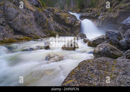 Cascade dans le Kuhflucht, Farchant, Bavière, Allemagne Banque D'Images