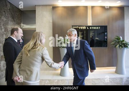 Le secrétaire à la Défense Chuck Hagel rencontre Bette inch. Banque D'Images