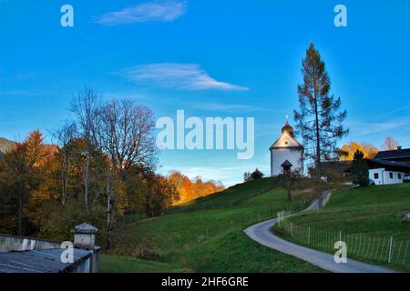 Kirchdorf Wamberg, église Saint-Anna, quartier de Garmisch-Partenkirchen au coucher du soleil, Werdenfelser Land, haute-Bavière, Bavière, Allemagne,Automne, Europe, Garmisch Partenkirchen, temps de rêve Banque D'Images