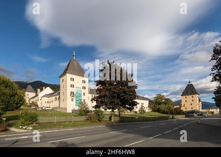 L'abbaye de Millstatt et sur la droite la Lindenhof, Millstatt am See, quartier Spittal an der Drau, Carinthie, Autriche, Europe Banque D'Images