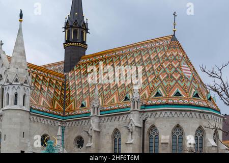 L'église Matthias est l'une des plus belles églises de Budapest, et l'église la plus unique d'Europe.Situé au sommet de la colline du château de Buda.Catholique romaine c Banque D'Images