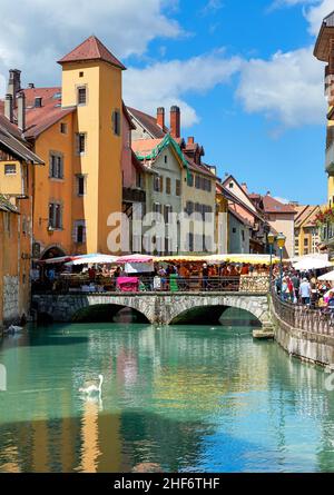 Vue panoramique sur les canaux de la vieille ville d'Annecy, France Banque D'Images