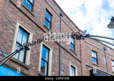 14th juillet 2019 - Durham, Angleterre, Royaume-Uni : entrée aux Prince Evêques à l'extérieur du centre commercial du centre-ville de Durham.Meta; signe.Il y a beaucoup de magasins qui ferment Banque D'Images