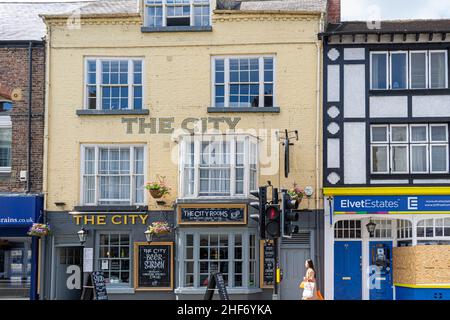 14th juillet 2019 - Durham, Angleterre, Royaume-Uni: La façade extérieure du populaire bar et restaurant de la maison publique de la ville dans le centre-ville de Durham. Banque D'Images