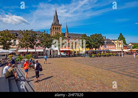 Place du marché avec cathédrale Saint-Victor, Xanten, Basse-Rhin, Rhénanie-du-Nord-Westphalie, Allemagne Banque D'Images