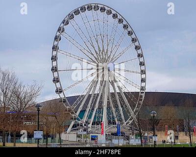 La roue de Liverpool est une installation de grande roue transportable sur le front de mer de Keel Wharf de la rivière Mersey également connue sous le nom de roue Echo. Banque D'Images