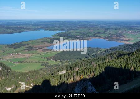 Allemagne, Bavière, Swabia, Allgäu, Ostallgäu,Füssen, vue de Tegelberg à Schwangau, Forggen et Bannwaldsee Banque D'Images