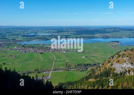 Allemagne, Bavière, Swabia, Allgäu, Ostallgäu,Füssen, vue de Tegelberg à Schwangau, Forggen et Bannwaldsee Banque D'Images