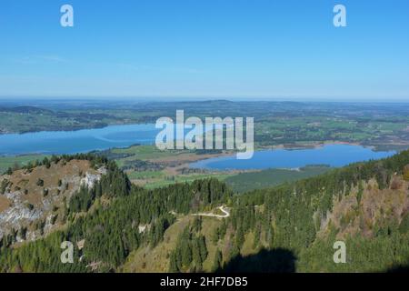 Allemagne, Bavière, Swabia, Allgäu, Ostallgäu,Füssen, vue de Tegelberg à Schwangau, Forggen et Bannwaldsee Banque D'Images