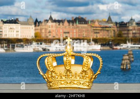 Suède, Stockholm, Vieille ville, Skeppsholmbron, couronne dorée Banque D'Images