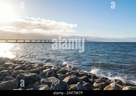 Suède, Malmo, Sibbarb Strand, pont d'Oresund Banque D'Images