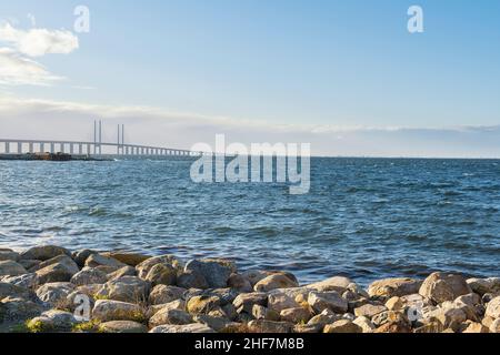 Suède, Malmo, Sibbarb Strand, pont d'Oresund Banque D'Images