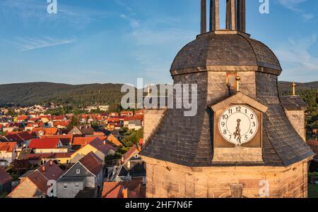 Allemagne, Thuringe, communauté rurale Geratal, Graefenroda, horloge de l'église,village, maisons Banque D'Images