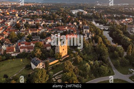 Allemagne, Thuringe, Saalfeld, haute essaim, ruines de château,Ville, Saale, vue oblique, vue d'ensemble, vue aérienne,lumière du matin Banque D'Images
