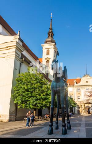 Brno (Brünn), statue équestre « courage », place Moravie (Moravske namesti), Kostel sv baroque de Jan Krtitel Erna.Tomase (église Saint-Thomas) à Jihomoravsky, Moravie du Sud, Südmähren, Tchèque Banque D'Images