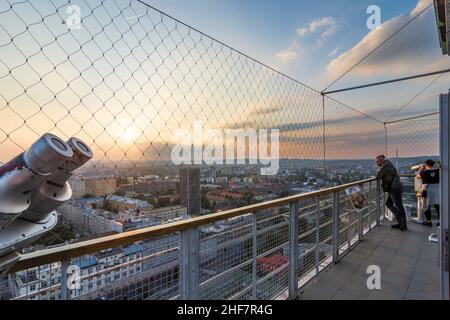 Ostrava (Ostrau), vue de la tour du nouvel hôtel de ville à l'ouest, coucher de soleil à Moravskoslezsky, région morave-silésienne, région Mährisch-Schlesische, tchèque Banque D'Images